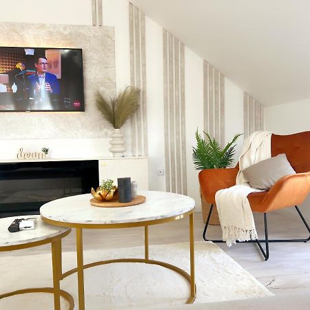 Studio Poienii - A Cozy Stay 5 Min Away From The Center Bistriţa Exteriör bild