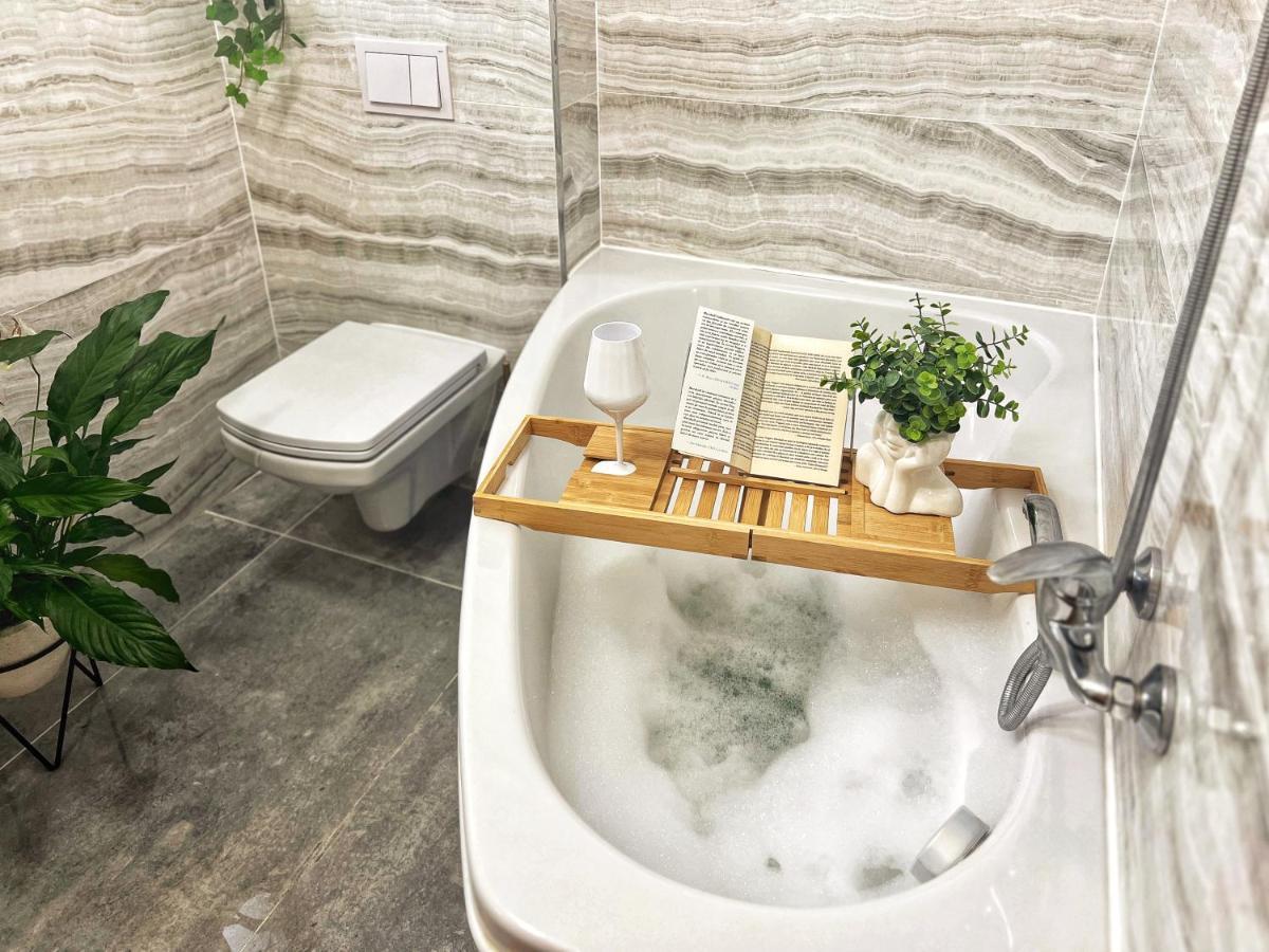 Studio Poienii - A Cozy Stay 5 Min Away From The Center Bistriţa Exteriör bild