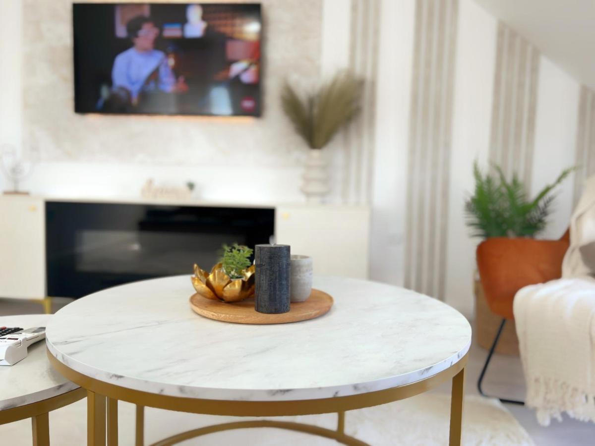 Studio Poienii - A Cozy Stay 5 Min Away From The Center Bistriţa Exteriör bild